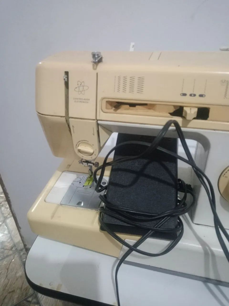 Vendo máquina Singer funcionando bem - Foto 4
