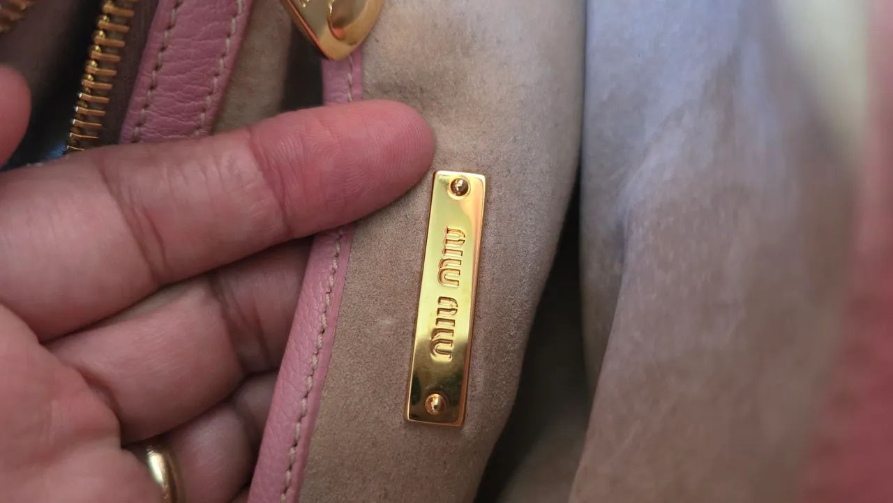 VENDO BOLSA MIUMIU COURO ROSA - Foto 5