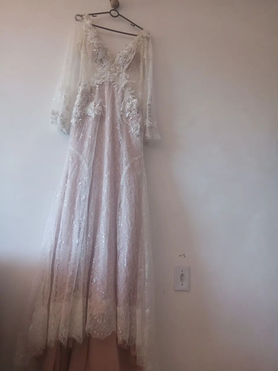 Vendo Vestido de noiva semi novo - Foto 4