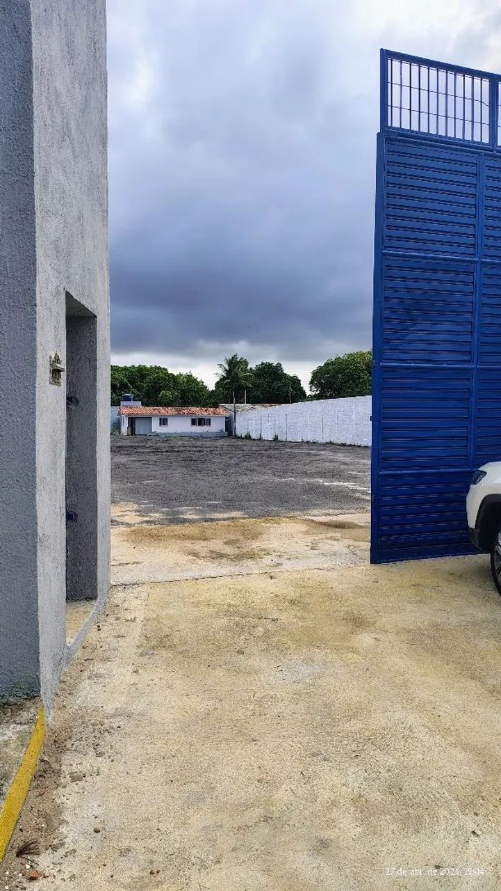 Escritorio com patio de 2.200m2,3 banheiros e 6 garagens cobertas - Foto 2
