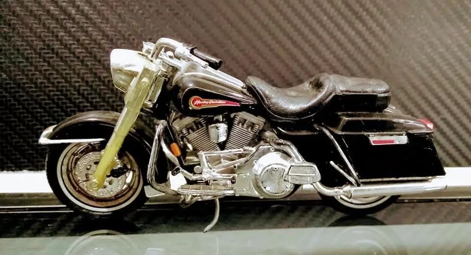 Miniatura Harley Davidson Road King