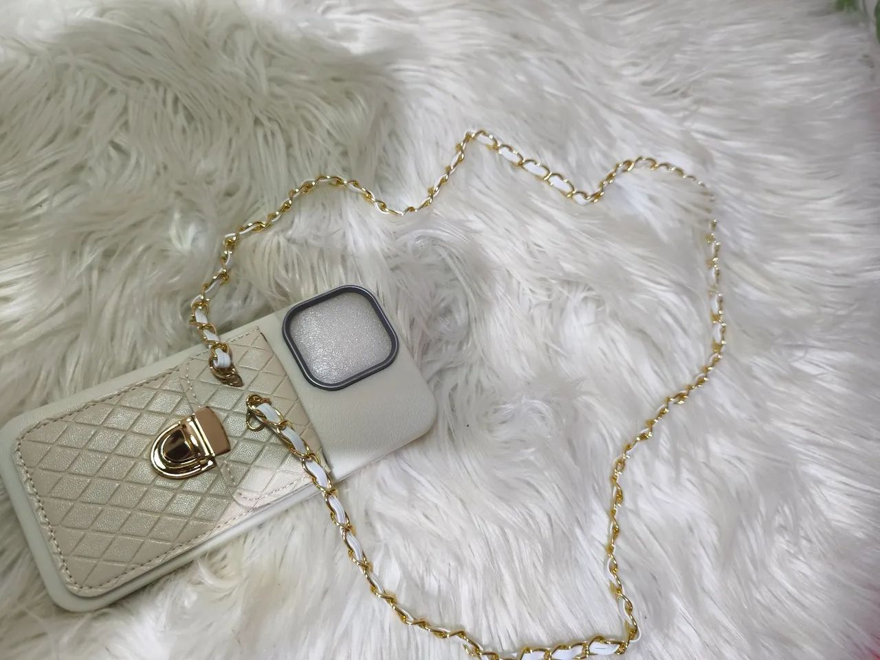 Capas para iPhone com strass e design diferenciado - Foto 2