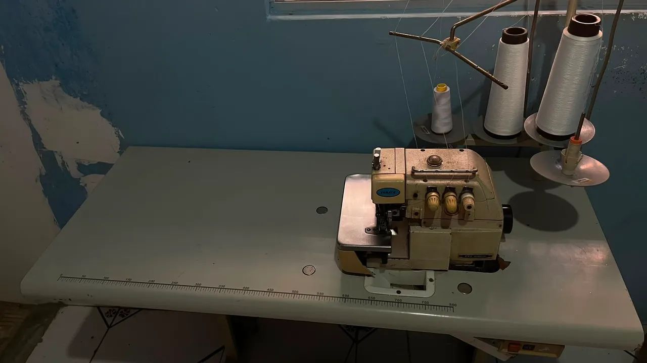Máquina de costura industrial overloque. - Foto 2