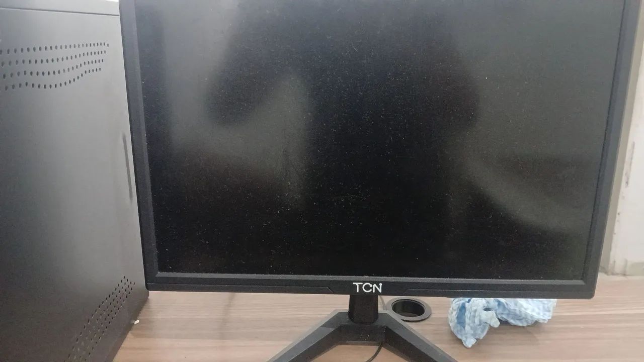 Vende-se Monitor LED 19 polegadas