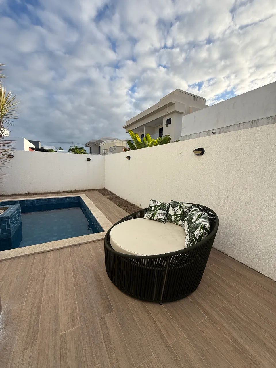 Chaise Ostra + 5 Almofadas -  6 Meses de Uso - Foto 3