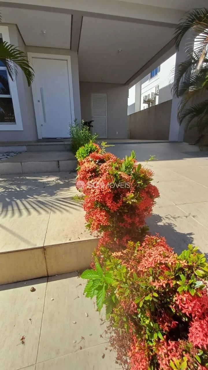 Sobrado com piscina em área nobre - Foto 3