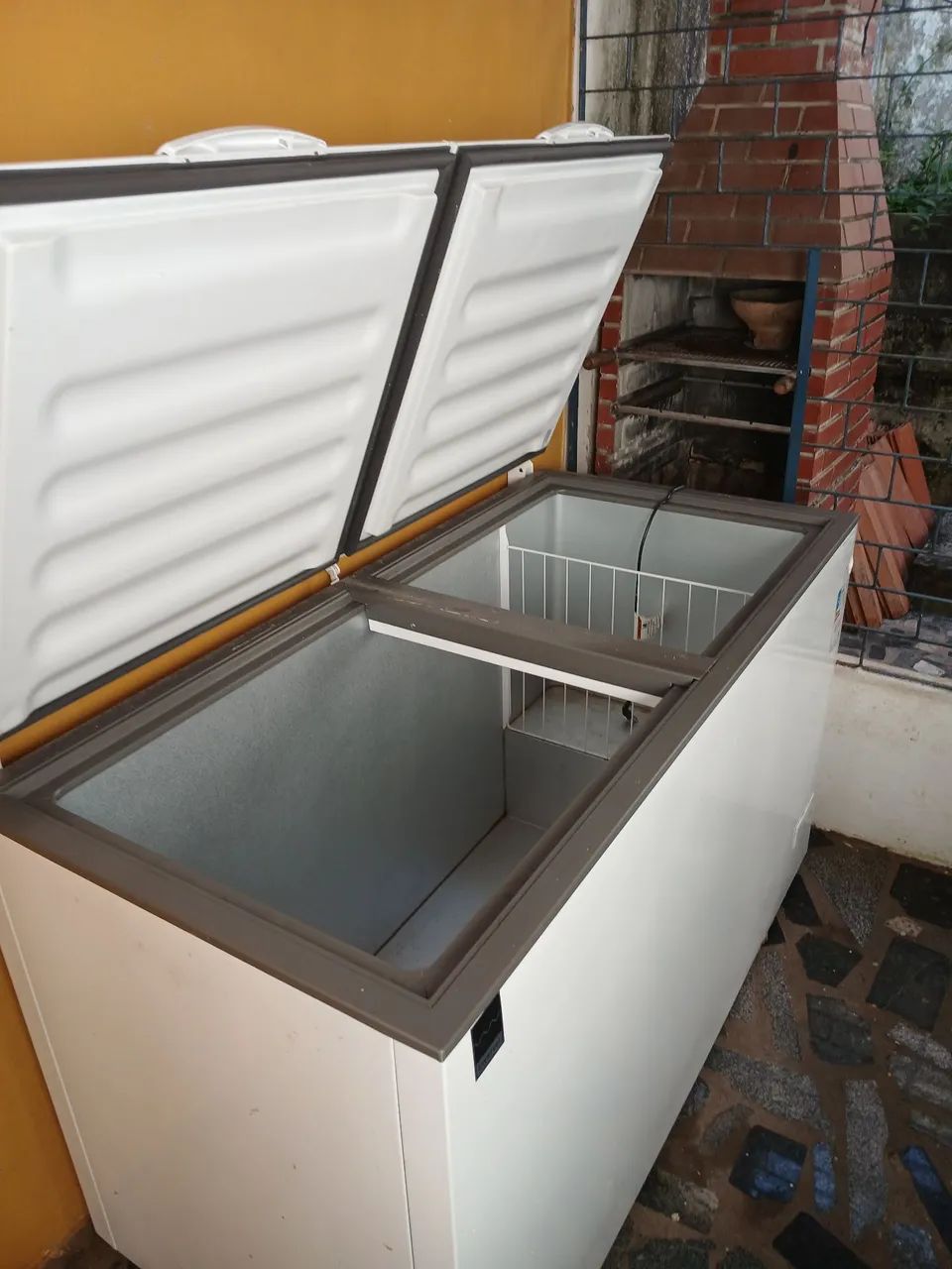 Vendo Freezer de 2 portas 528 LT - Foto 2