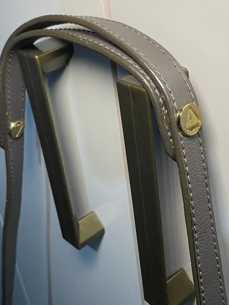 Bolsa schutz handbags cinza - Foto 4