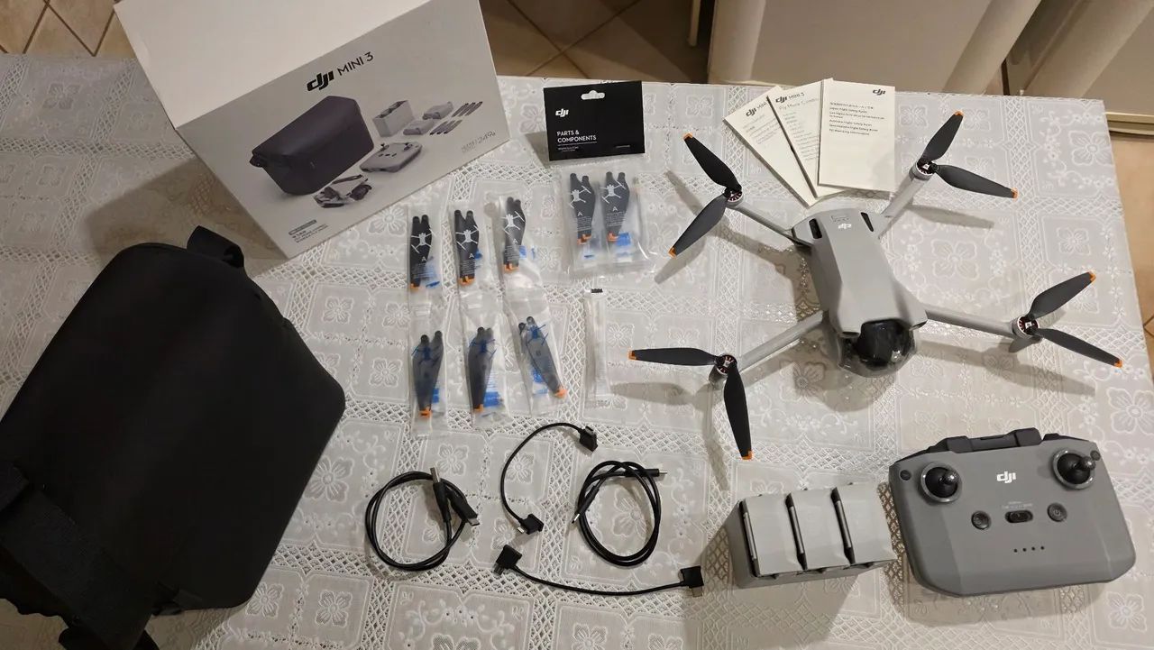 DRONE DJI MINI 3 FLY MORE COMBO - NOVISSIMO (MUITO POUCO USO) - R$ 3.500 - Foto 2