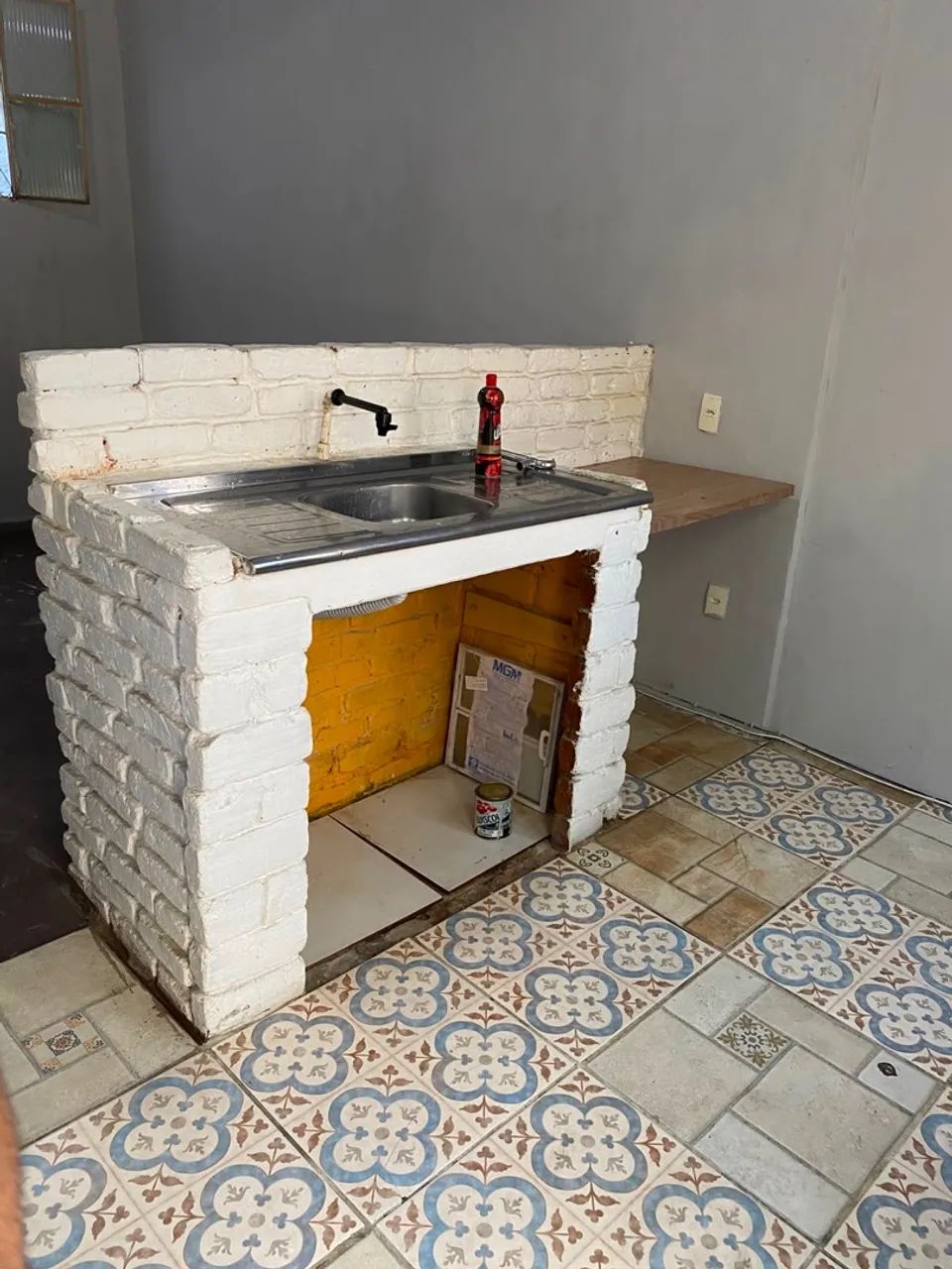 Alugo Kitinet em condomínio fechado
