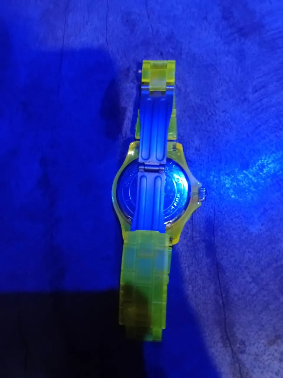 Relógio amarelo neon  - Foto 3