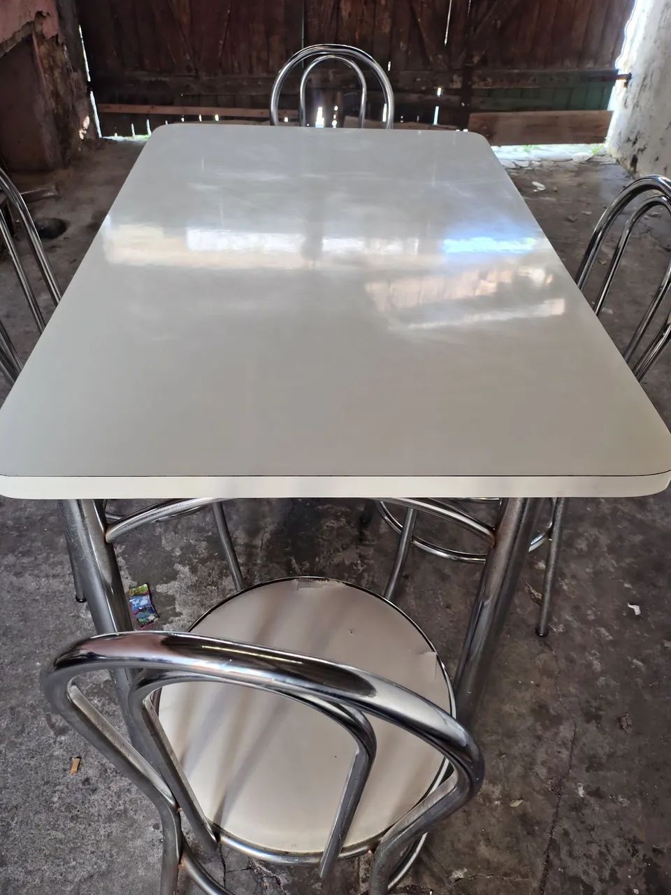 Uma linda mesa 4 cadeiras  - Foto 2