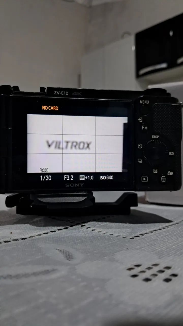 Câmera Sony Alpha ZV-E10 com a lente 23mm viltrox - Foto 4