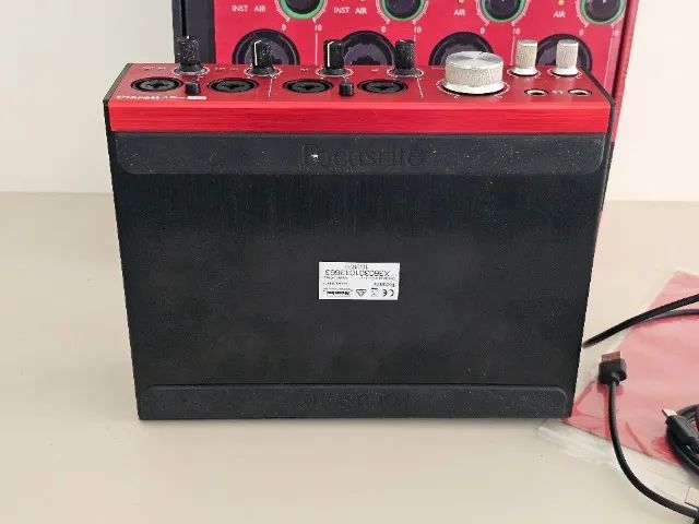 Interface Focusrite Clarett 4Pre  zera na caixa com cabos e manuais - Foto 2
