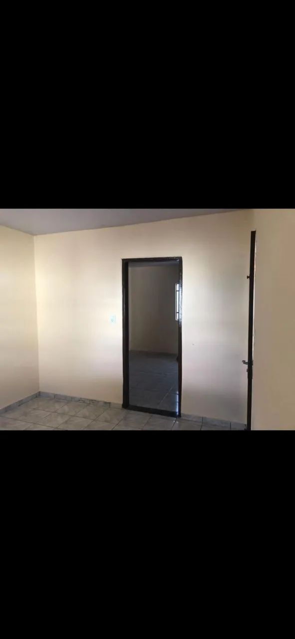 Casa 2/Q, segura e bem localizada  - Foto 2