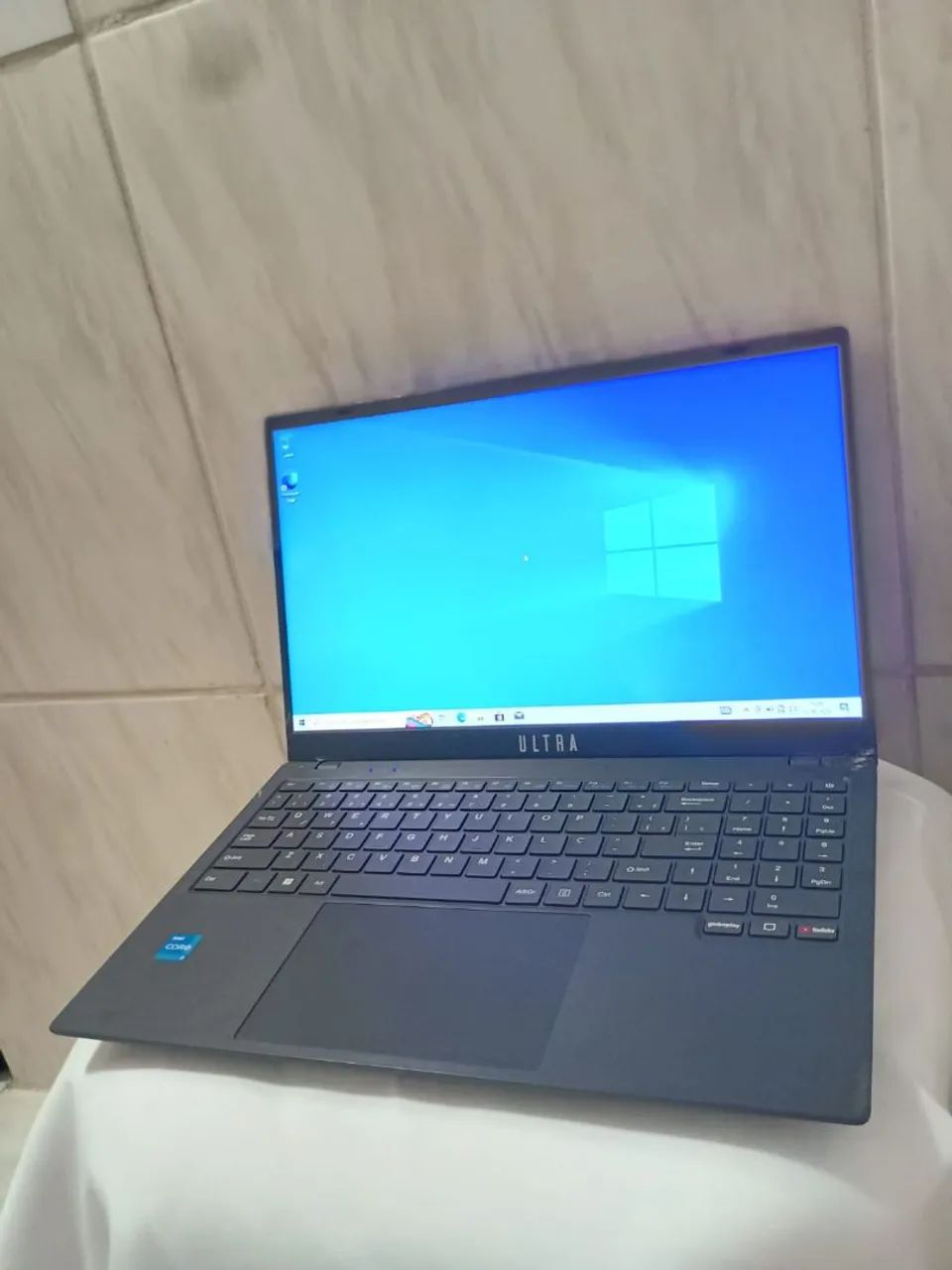 Notebook Ultra i3 de 8°com SSD e bateria boa 