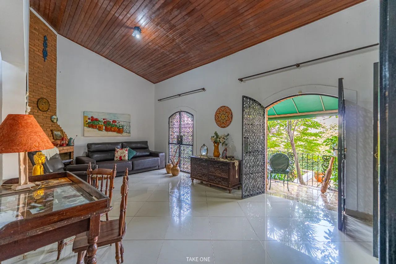 Casa para venda em Jardim Chapadão com 3 quartos, sendo 3 suítes, 293m²