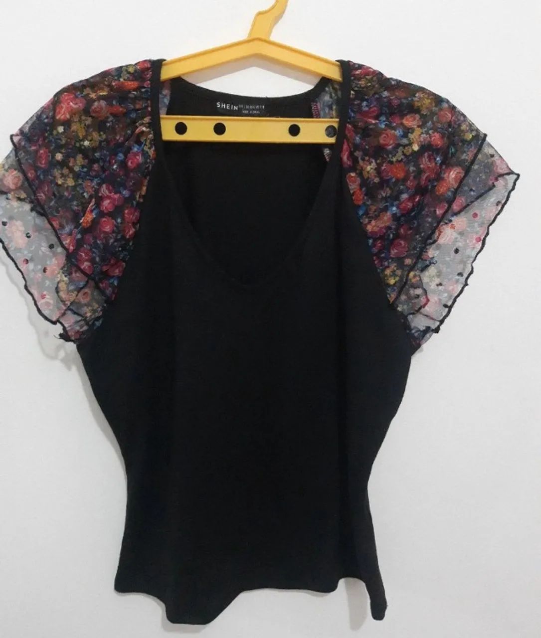 blusa preta e mangas com babados shein tam 38