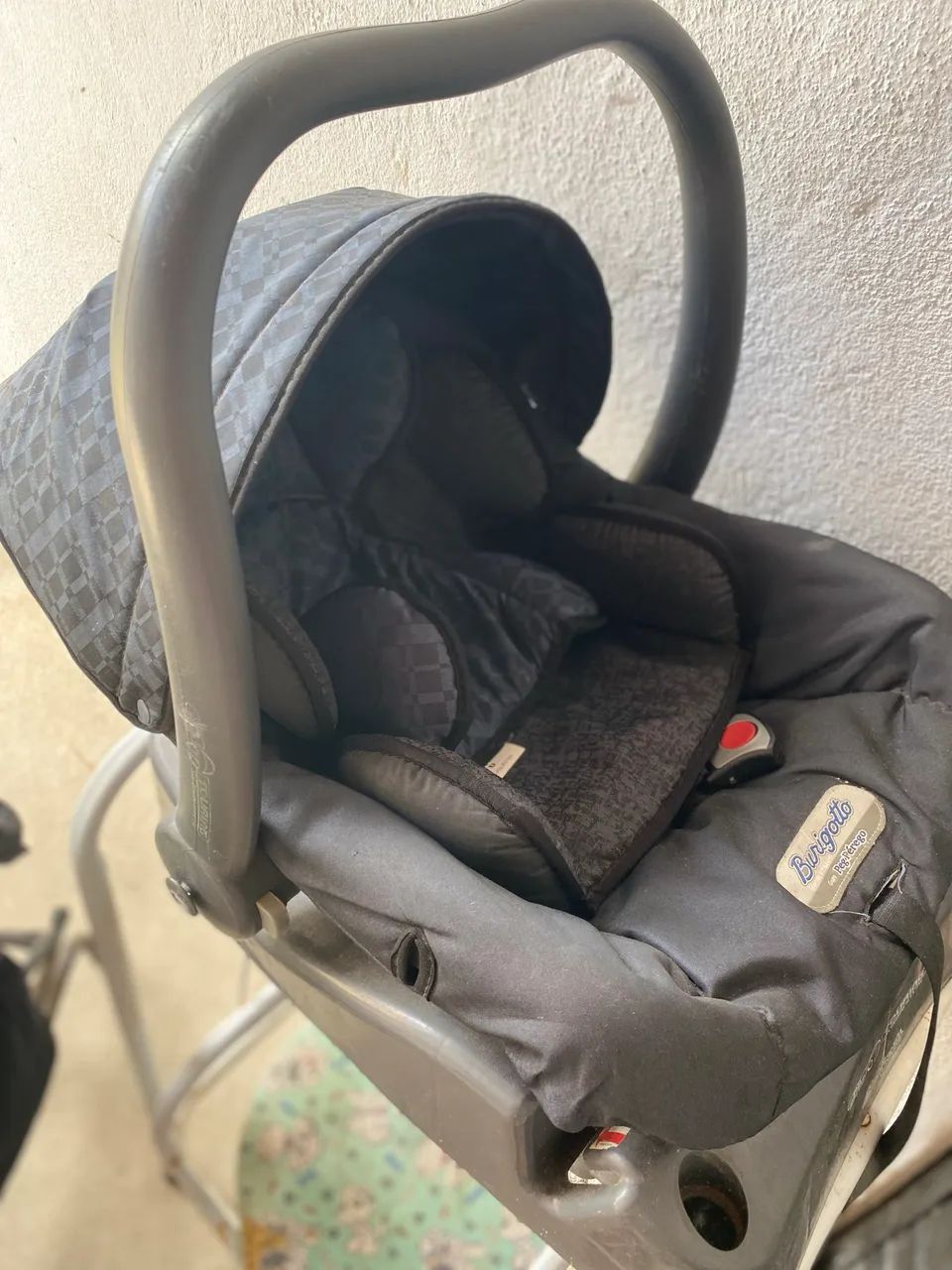 Carrinho de bebê pra carro 