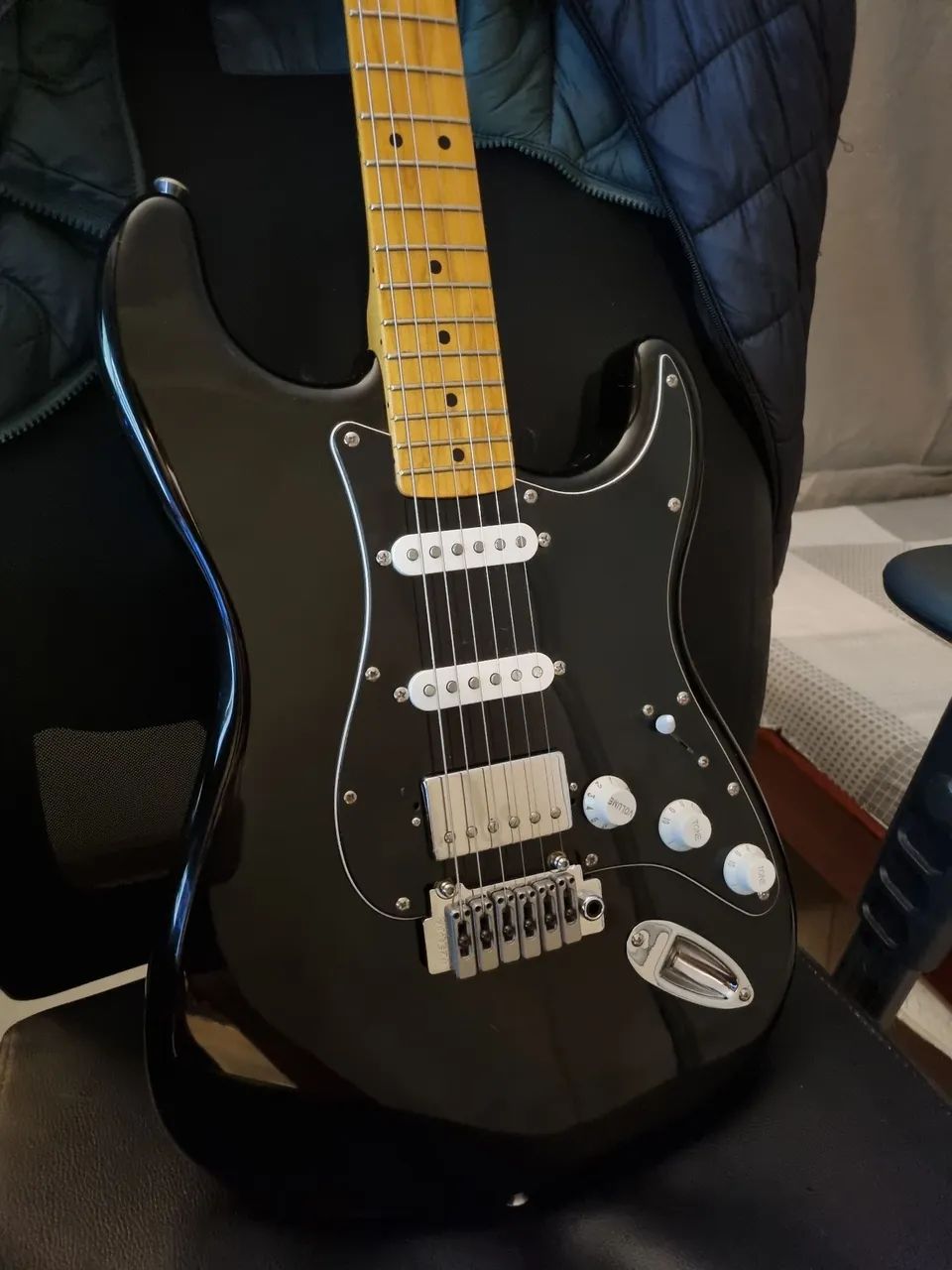 Guitarra Strato Squier Standard
