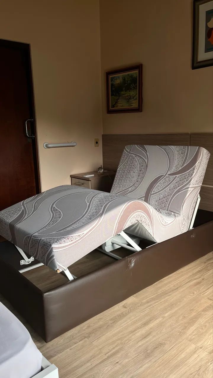 Cama Hospitalar Motorizada Elétrica (com Colchão) - Ótimo Estado - Foto 3