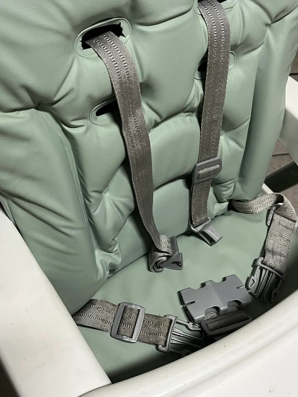 Esta cadeira infantil de alimentação é a Twibex Ravello na cor verde - Foto 4