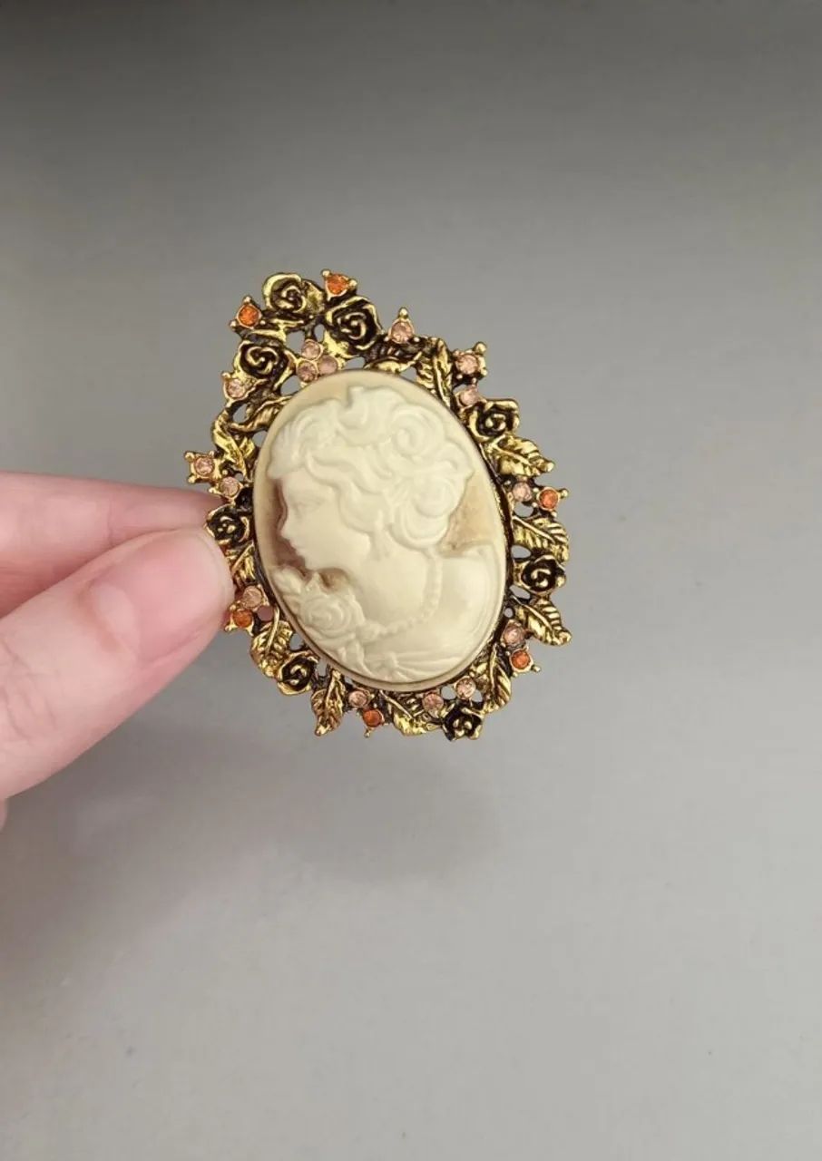 Broche de Camafeu Dourado Bordas Flor (novo) - Foto 3