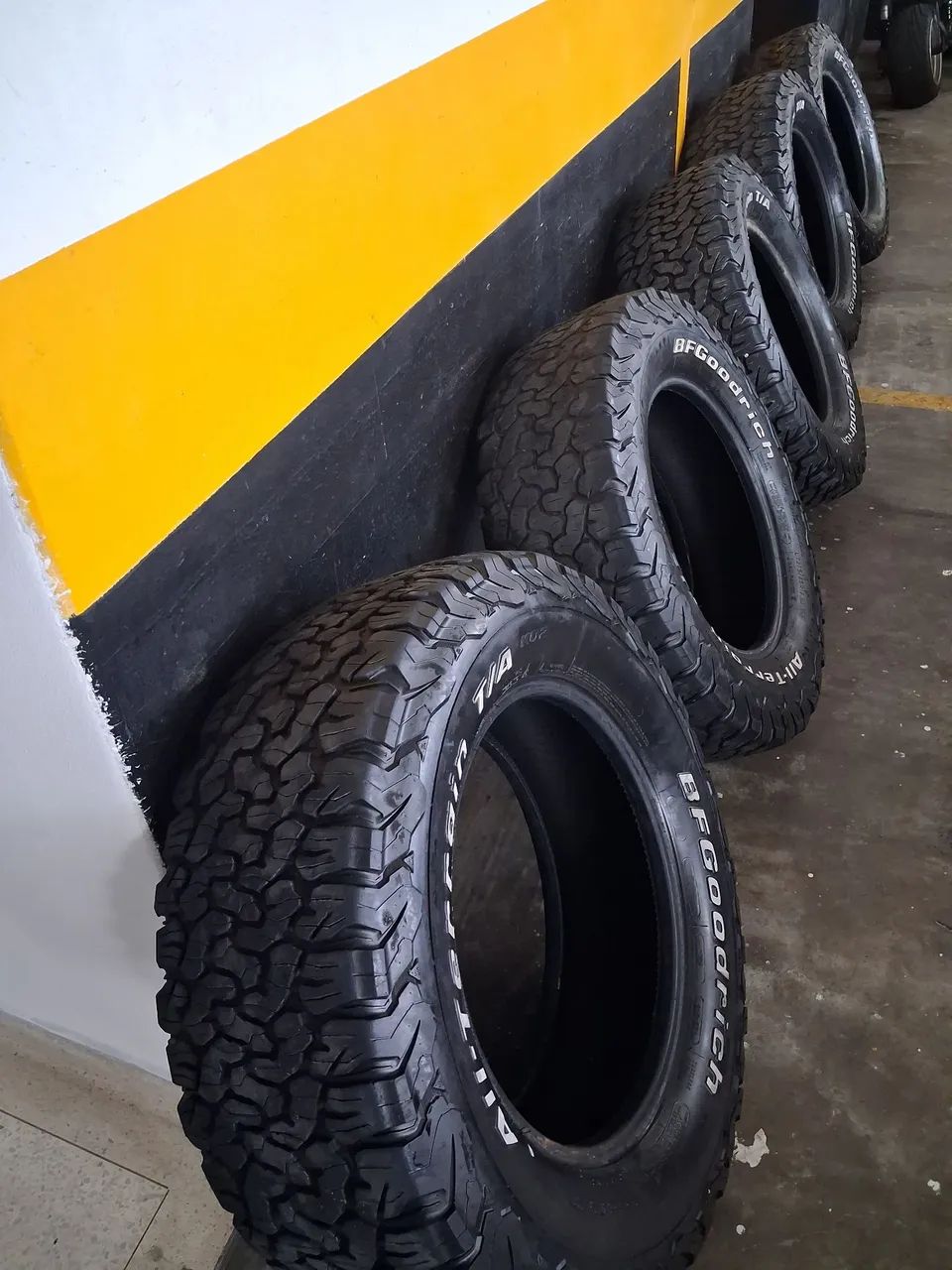 5 Pneus BF AT 275/65/18 seminovos - Foto 5