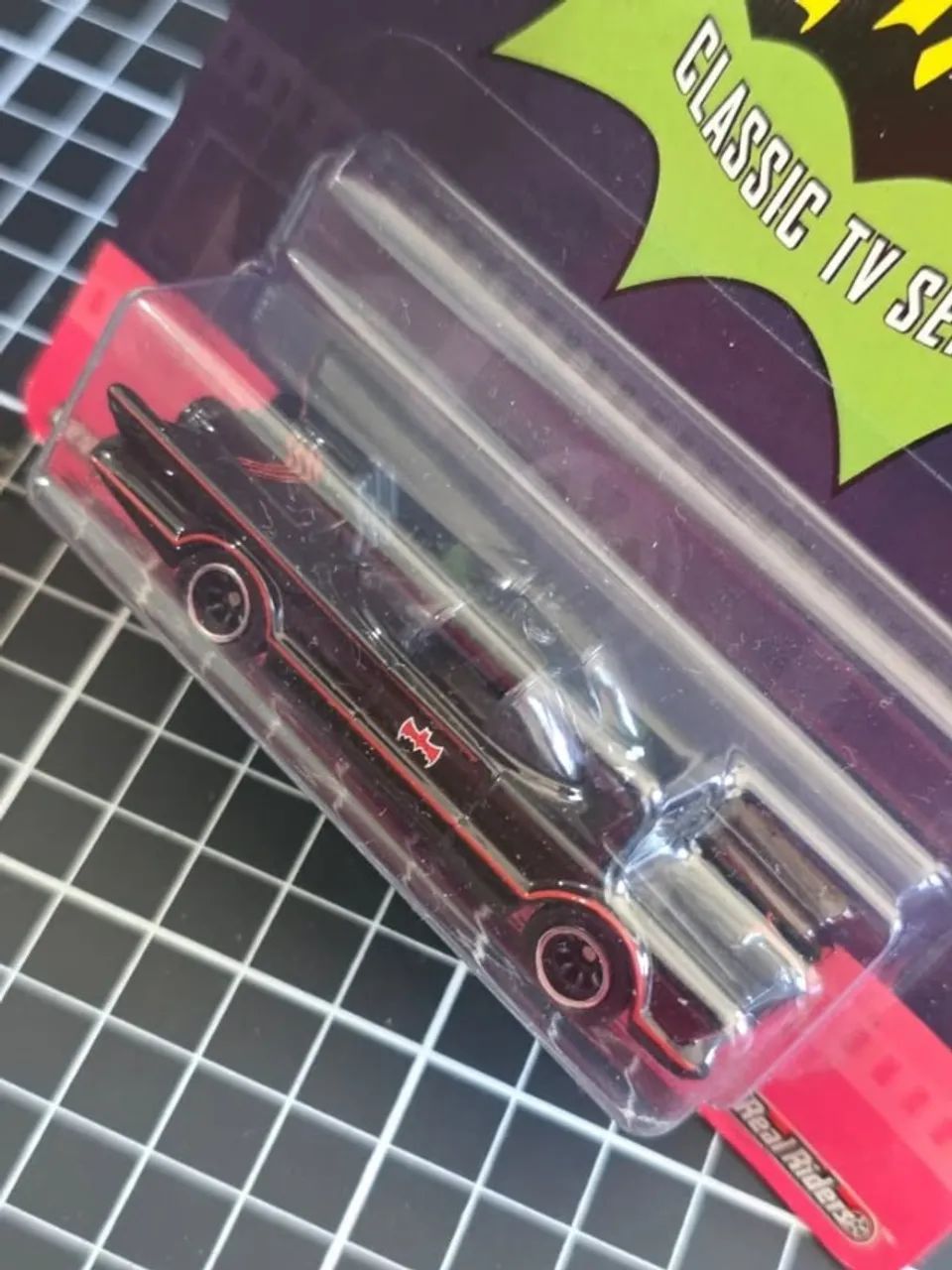 TV Series Batmobile - Hot Wheels Premium Temático Batman - Foto 2