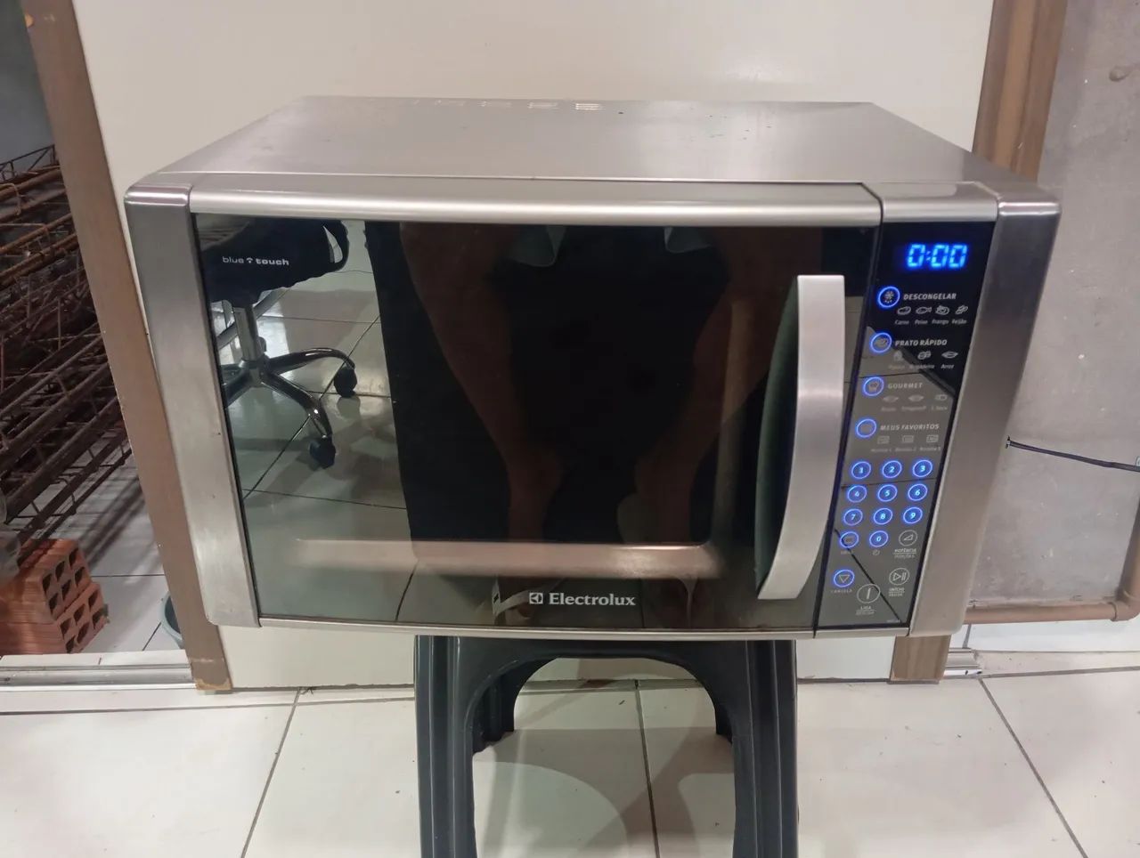 Microondas Eletrolux inox com grill 