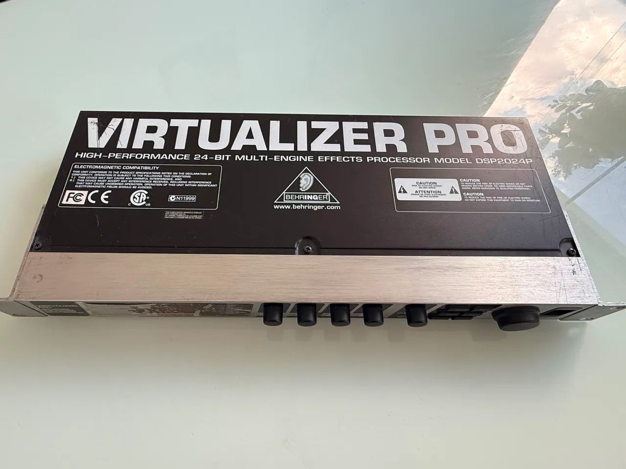 Processador digital Behringer Virtualizer Pro DSP2024P