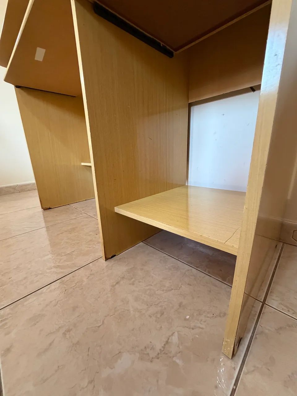 Mesa para computador com gaveta e nichos - Foto 3