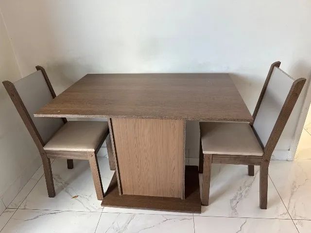 Mesa de jantar com 2 cadeiras