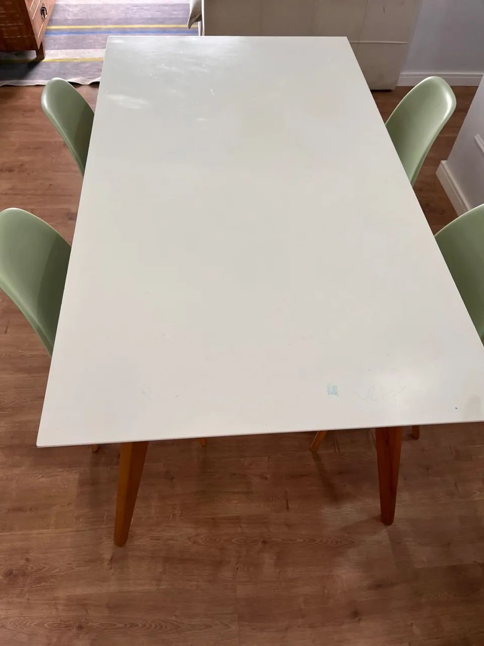 Mesa com 4 cadeiras 