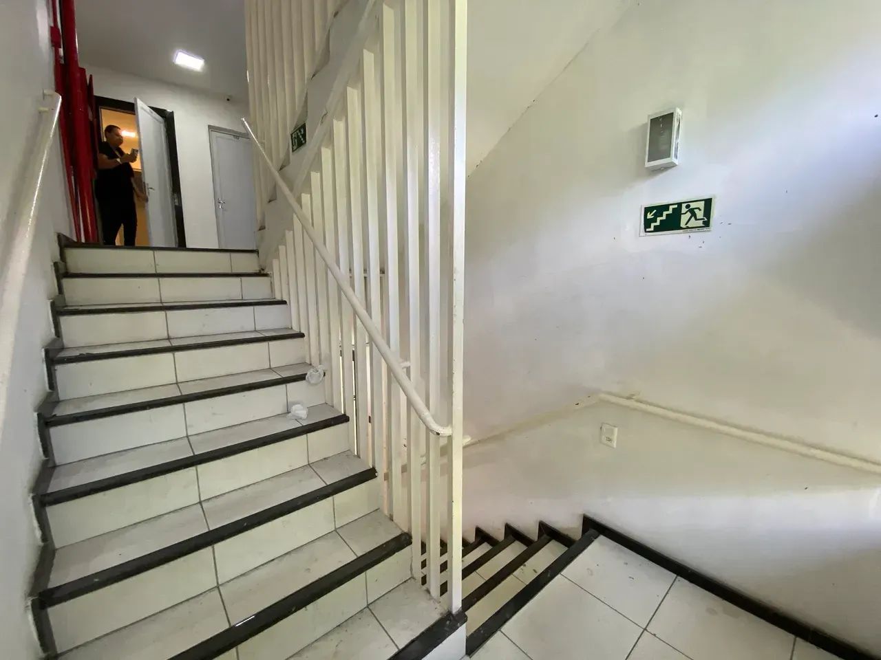 ALUGO SALA NA AV. DJALMA BATISTA. - Foto 2