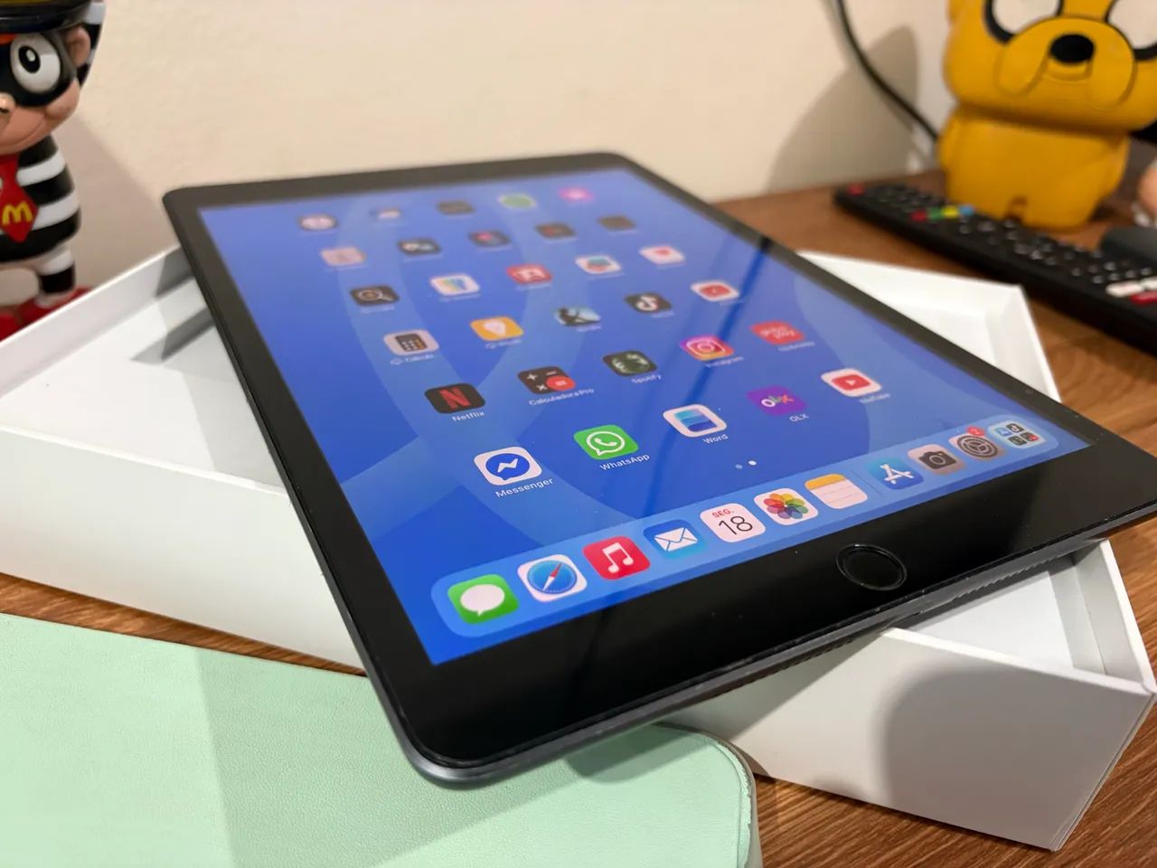 iPad 7 128GB todo Original com Caixa Aceito Cartão - Tablets e E