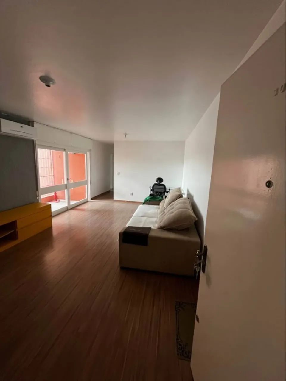 Apartamento mobiliado com 2 quartos e 2 banheiros - Três Vendas