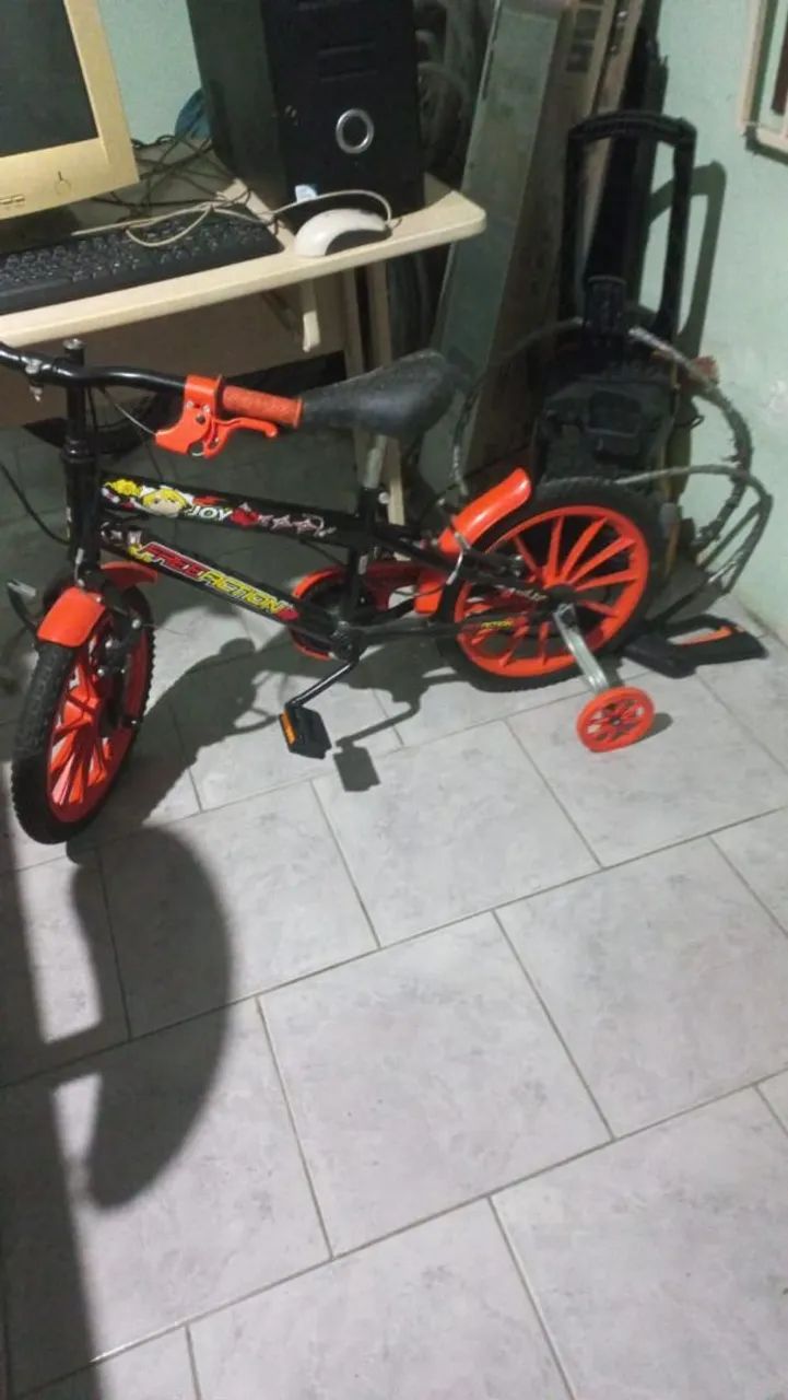 Bicicleta infantil nova aro 16 com rodinha Joy/ Ultra Action