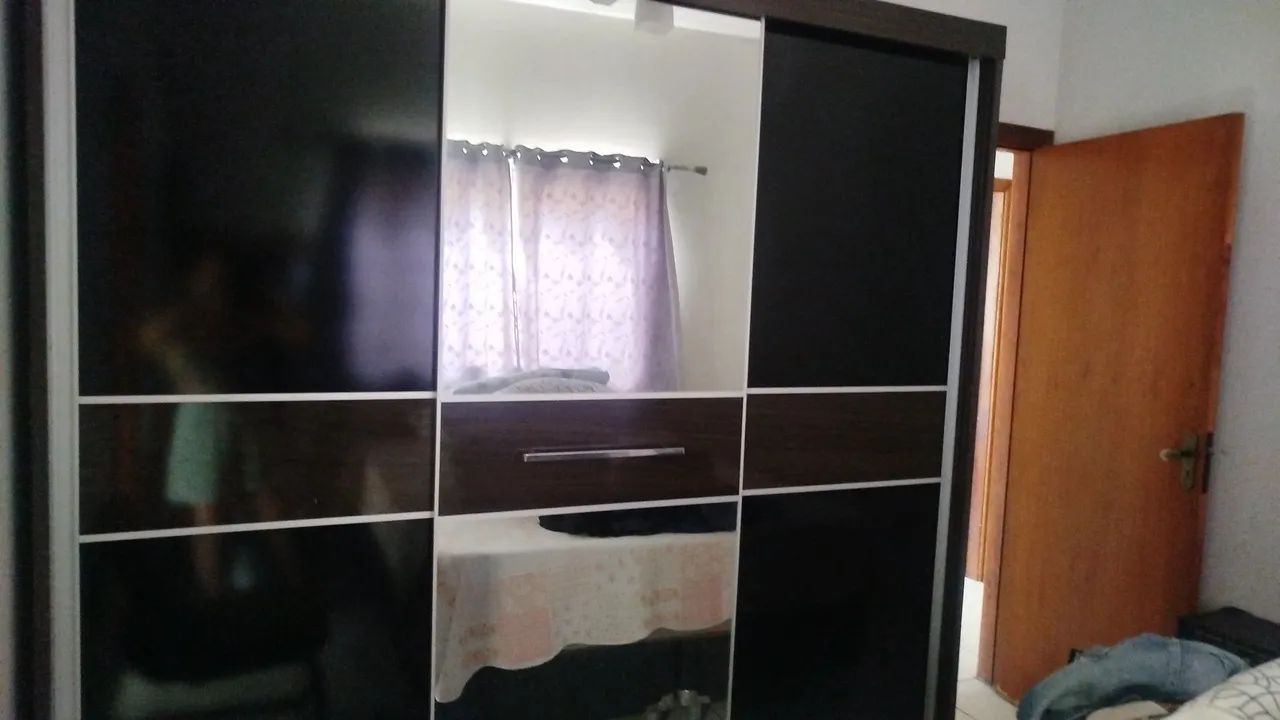 Guarda roupa casal com espelho