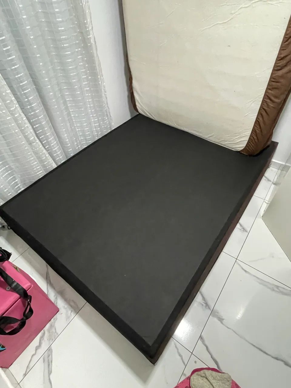 Base de cama - preto sem avarias 