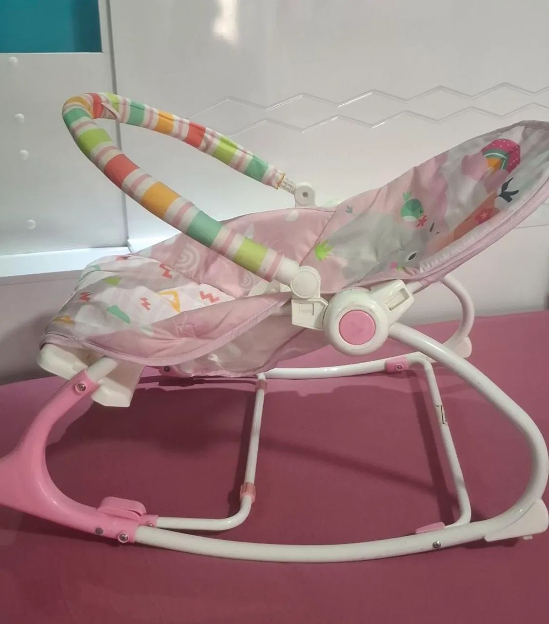 Cadeirinha de bebê vibra e toca música  - Foto 2