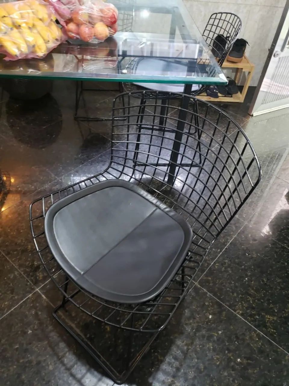 Mesa de jantar retangular vidro 1,15x1,40cm c/04 cadeiiras - Foto 5