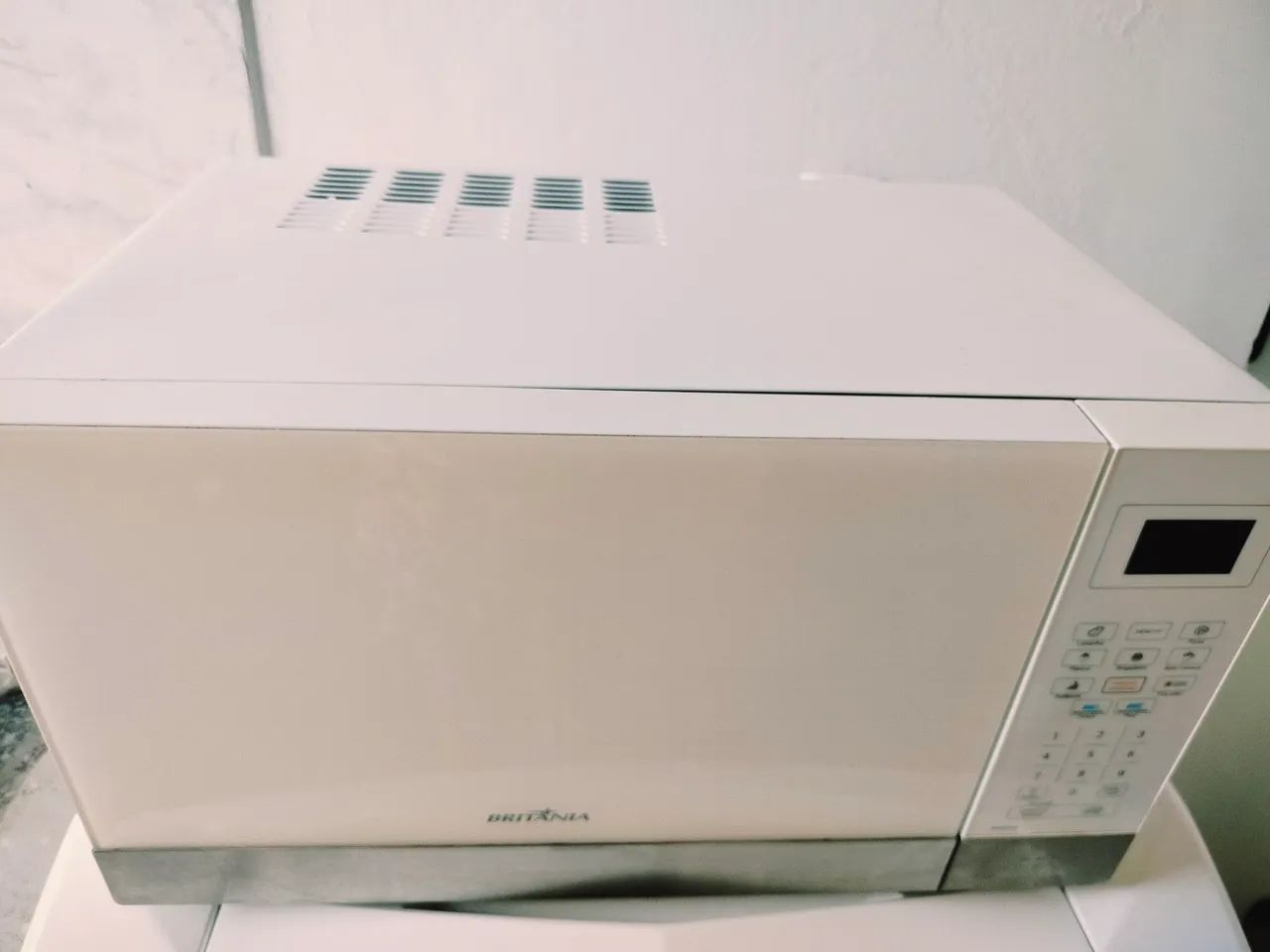 Microondas Britânia 