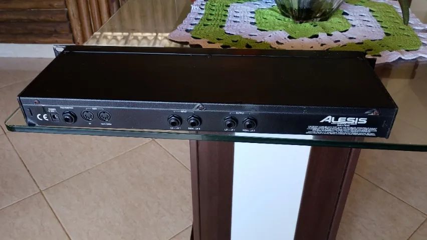 Alesis - Midiverb 4 processador de voz - Foto 2