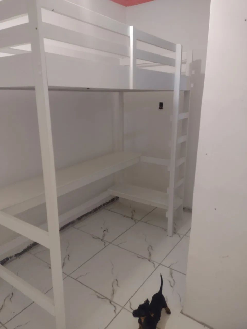 Cama alta com escrivaninha 