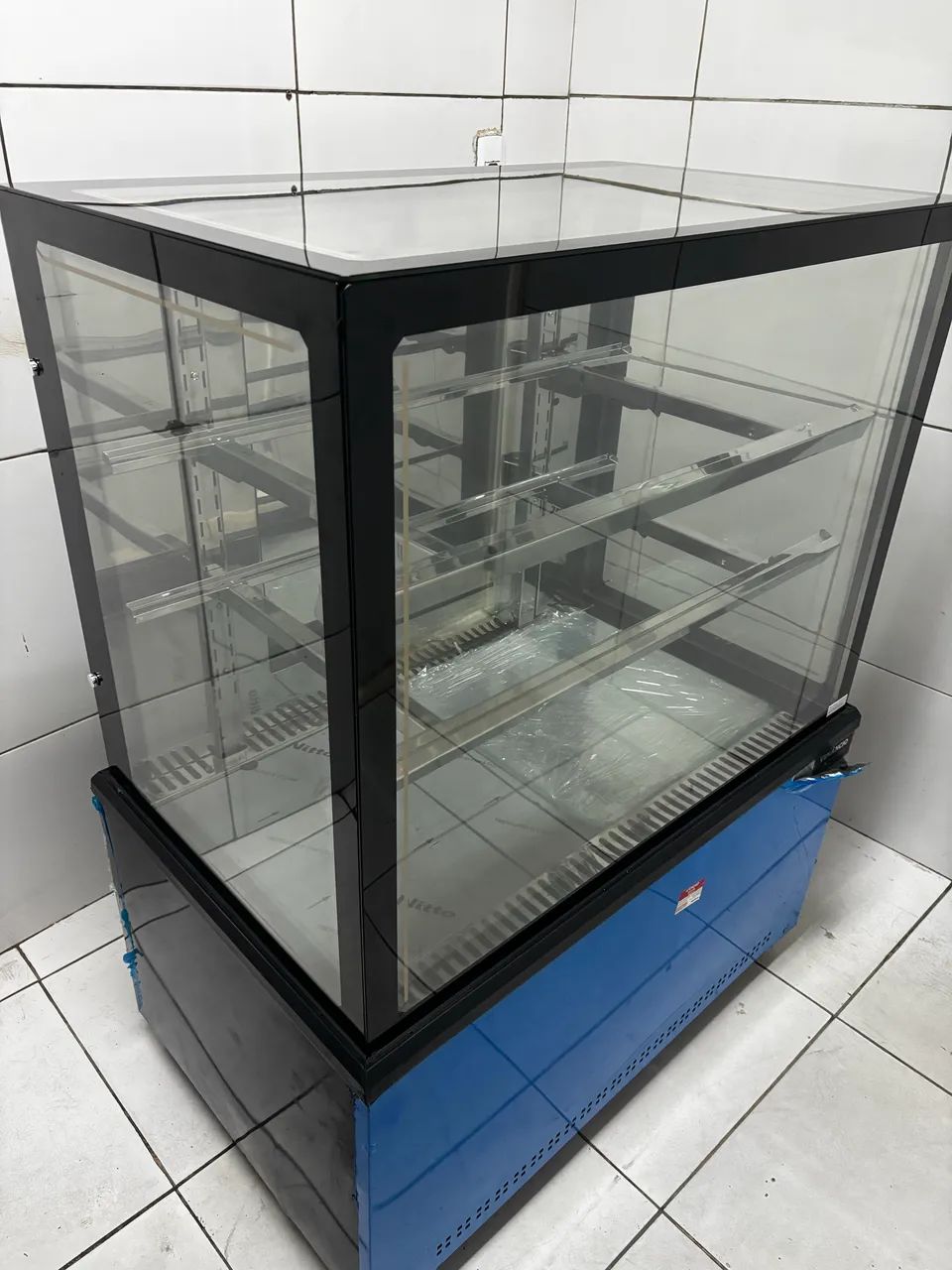 BALCÃO VITRINE REFRIGERADA VENÂNCIO 
