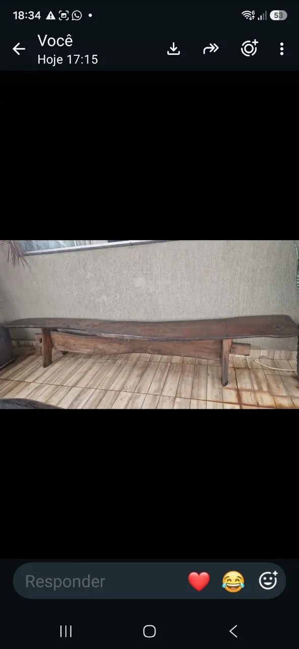 Mesa de madeira rústica 