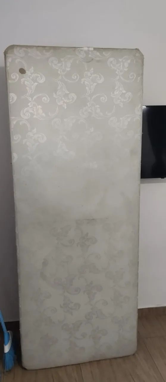 Doação de sofá, guarda roupa e cama de solteiro 