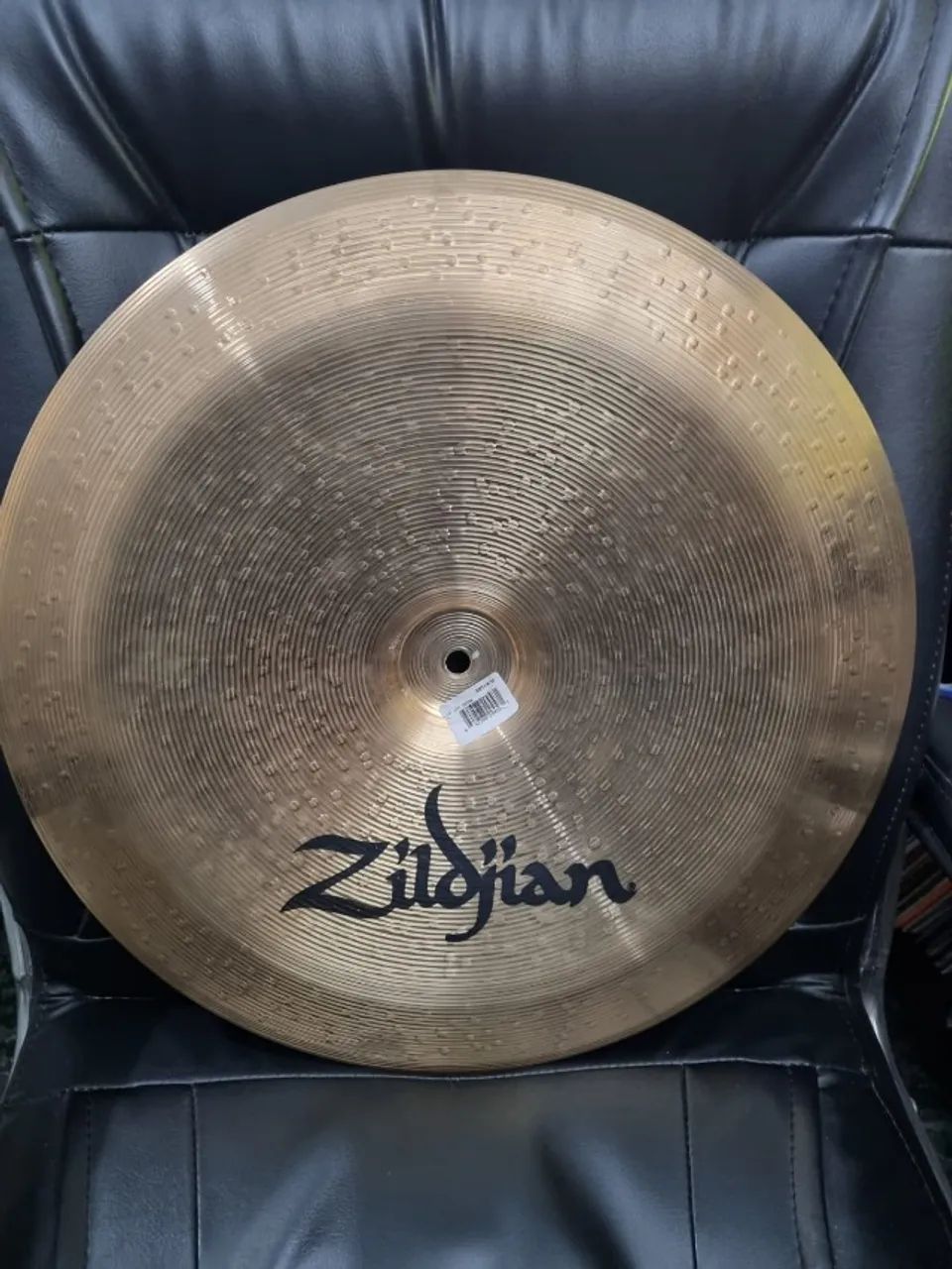 PRATO CHINA ZILDJIAN ZHT 18 POLEGADAS POUCO USO
