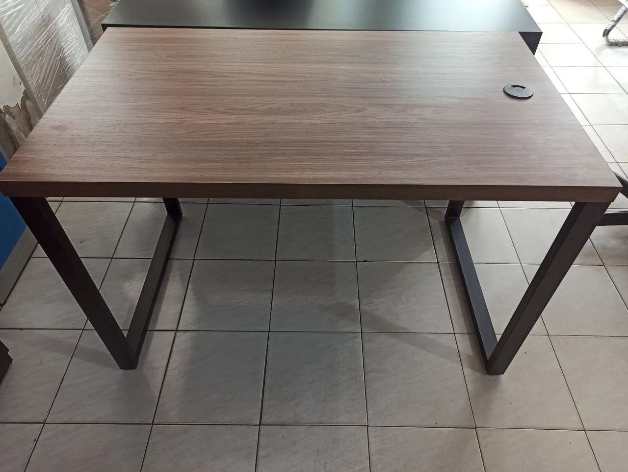 Mesa robusta de 1.20m para escritório  - Foto 3
